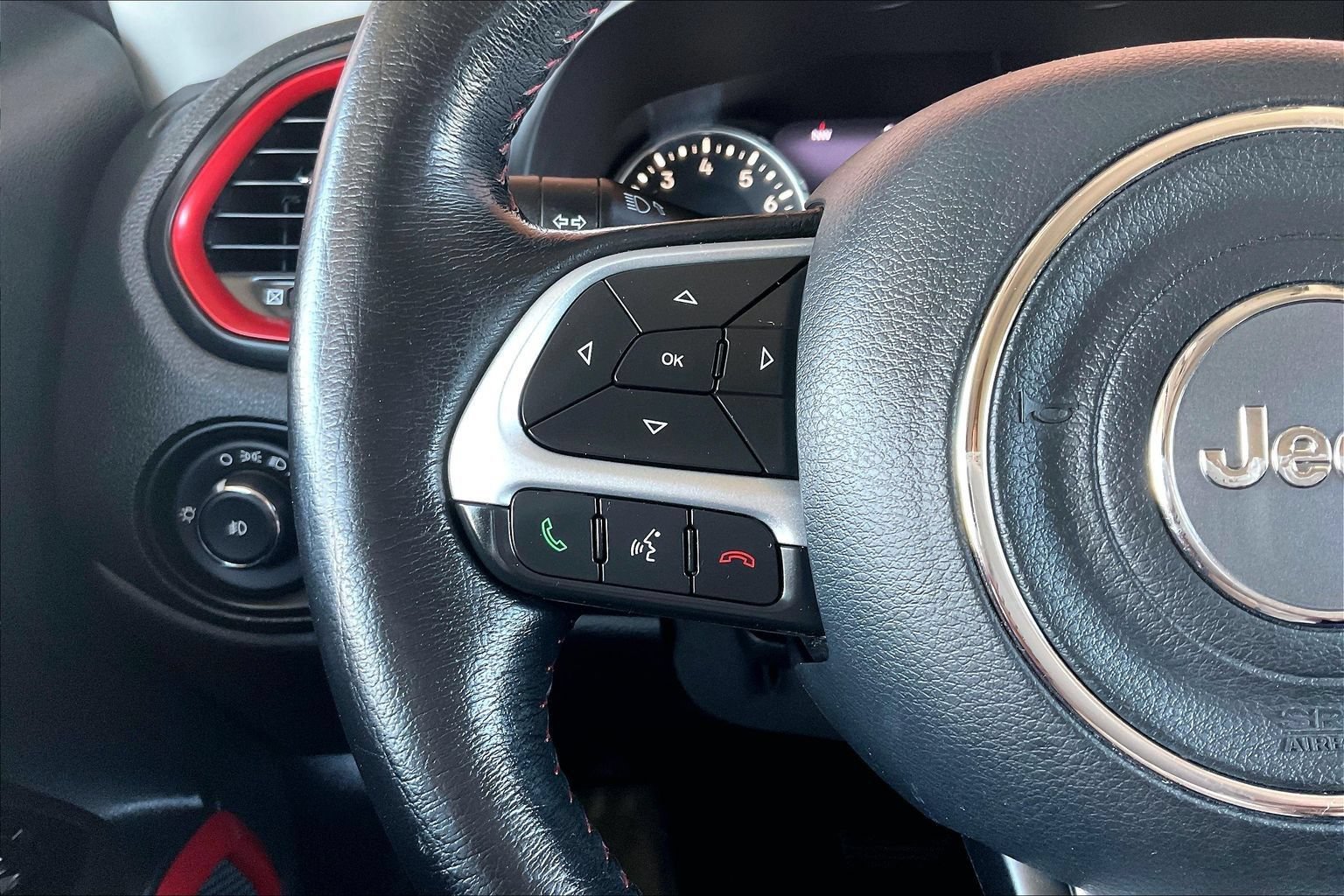 Used 2016 Jeep Renegade Trailhawk w/ Premium Trailhawk Package AWD/4WD image 10