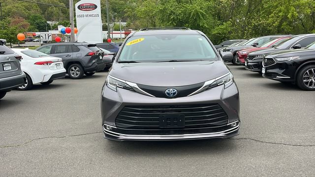 Certified 2021 Toyota Sienna XLE AWD/4WD image 2