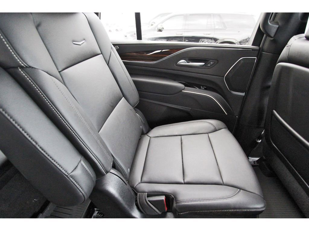 Used 2024 Cadillac Escalade Luxury RWD image 11