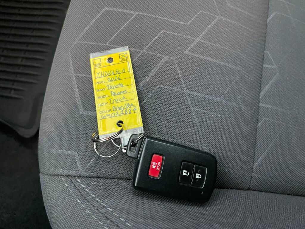 Used 2016 Toyota Tacoma TRD Off-Road w/ Towing Package image 4