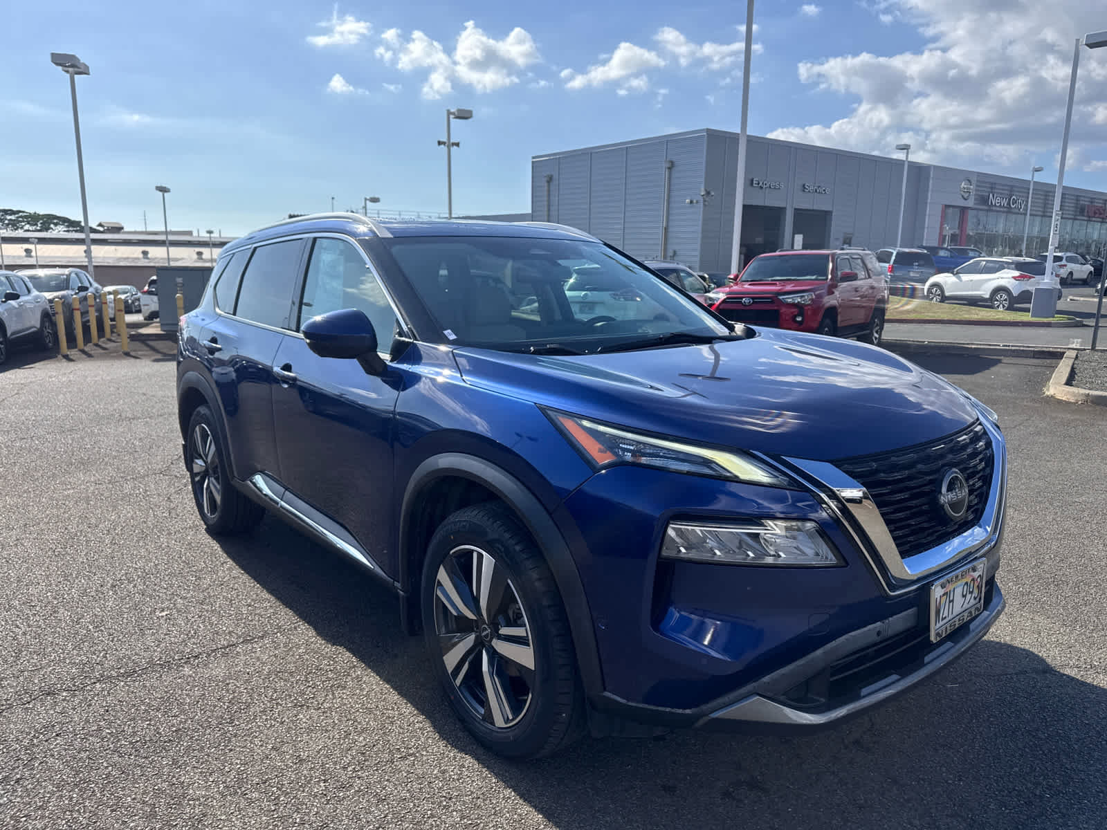 Used 2023 Nissan Rogue SL w/ SL Premium Package image 2