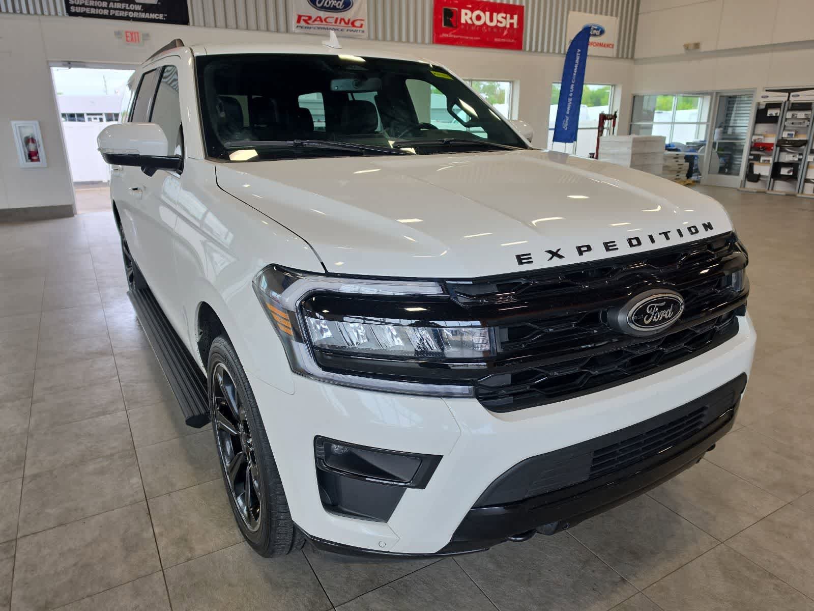 Used 2023 Ford Expedition Limited AWD/4WD image 5