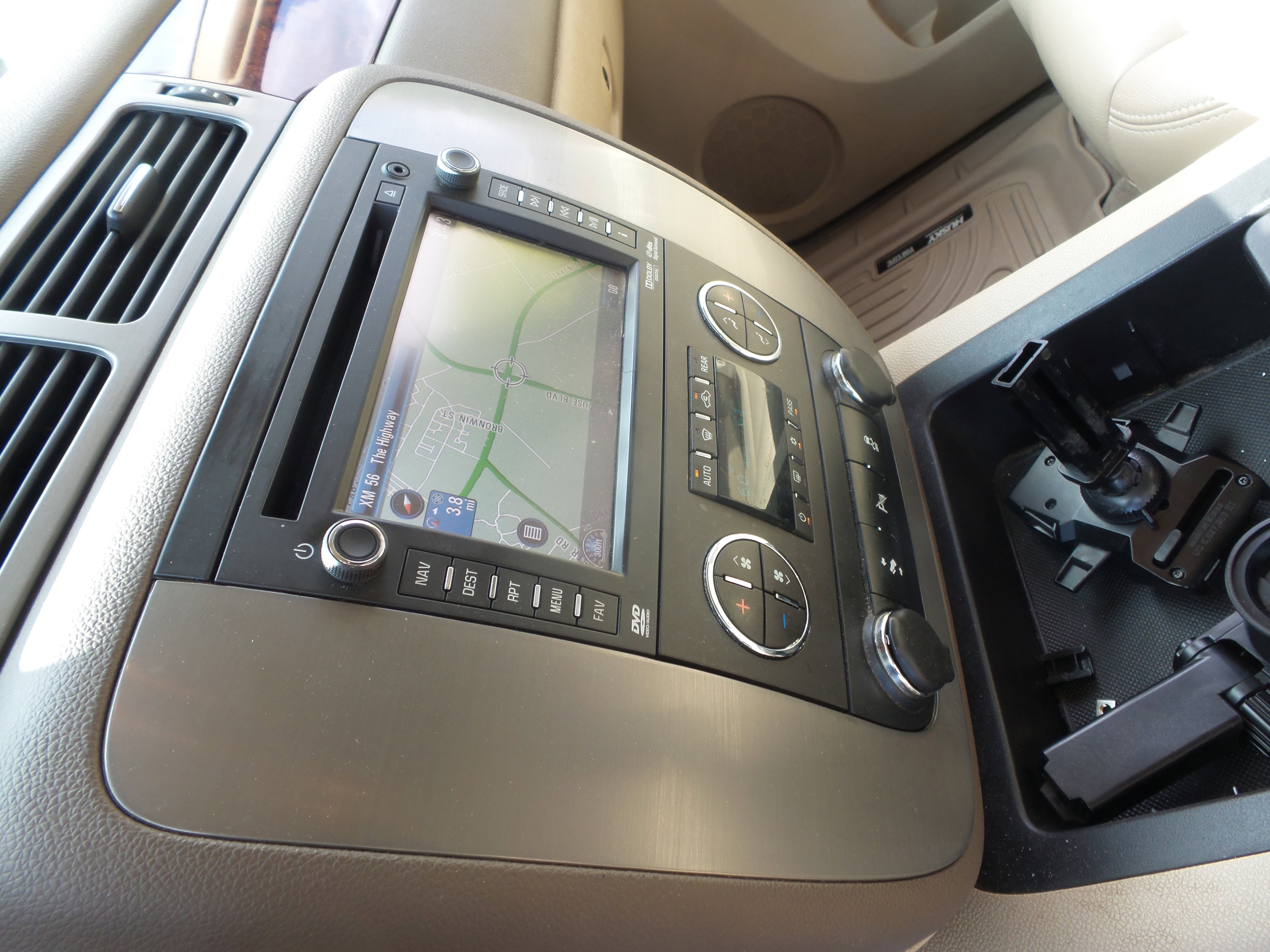 Used 2013 GMC Yukon SLT w/ SLT Chrome Package image 36