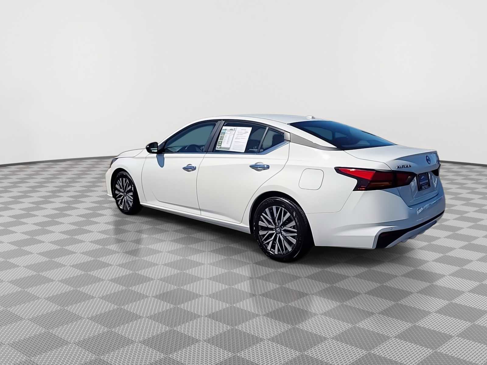 Used 2025 Nissan Altima 2.5 SV FWD image 6