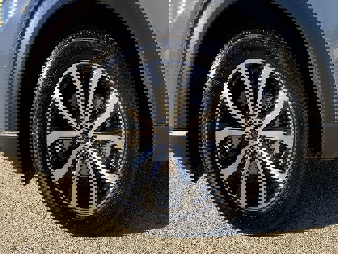 Used 2025 Ford Explorer ST-Line w/ Premium Package image 13