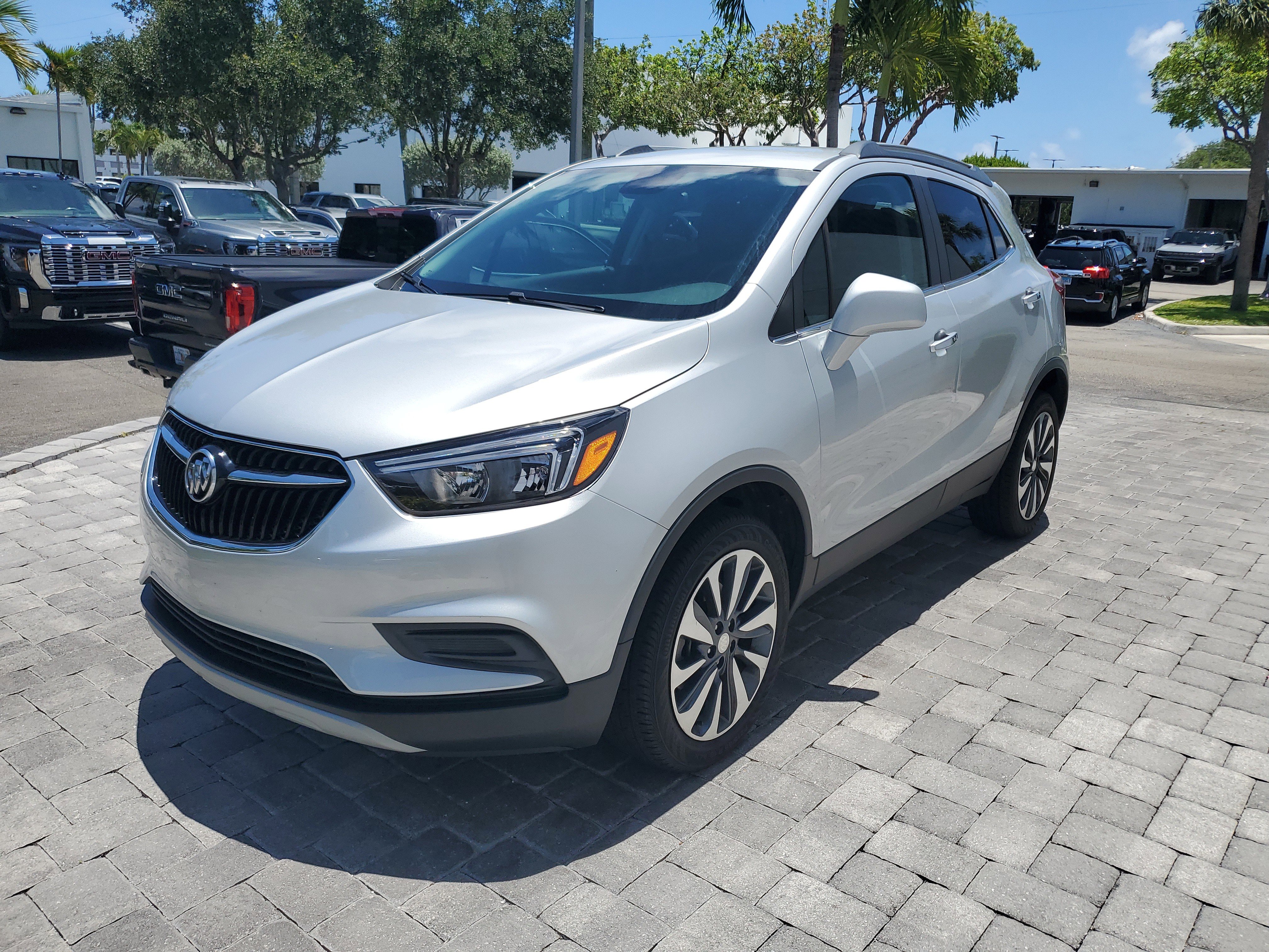 Used 2022 Buick Encore Preferred AWD/4WD image 3