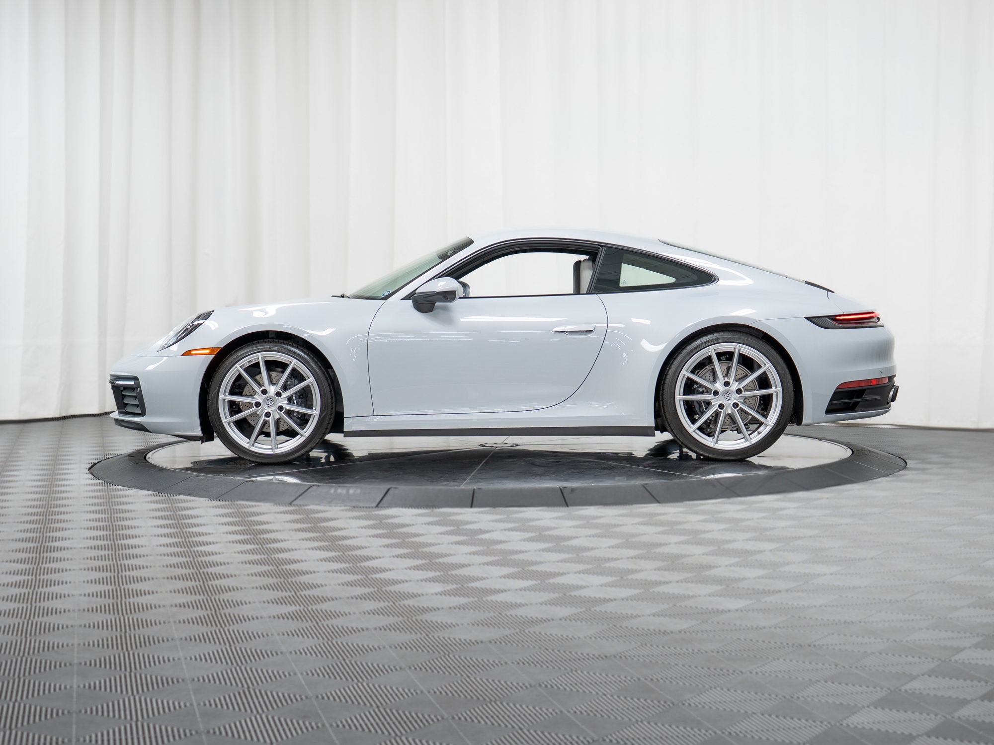 Certified 2024 Porsche 911 Carrera RWD image 34