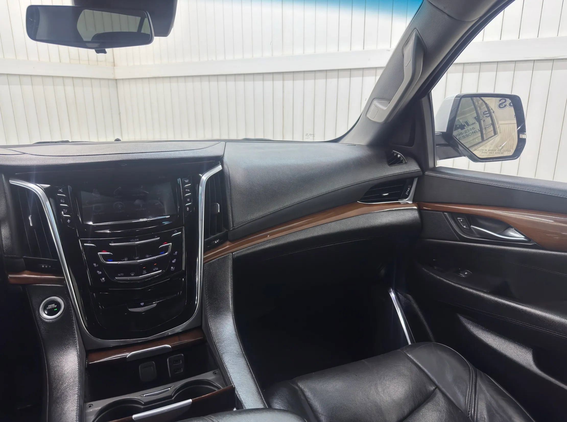 Used 2018 Cadillac Escalade ESV Luxury image 17