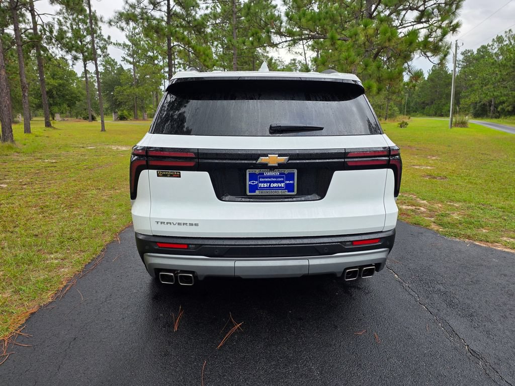 Used 2025 Chevrolet Traverse LT FWD image 4
