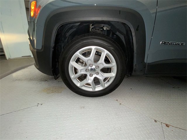 Used 2018 Jeep Renegade Latitude w/ Popular Equipment Group image 10