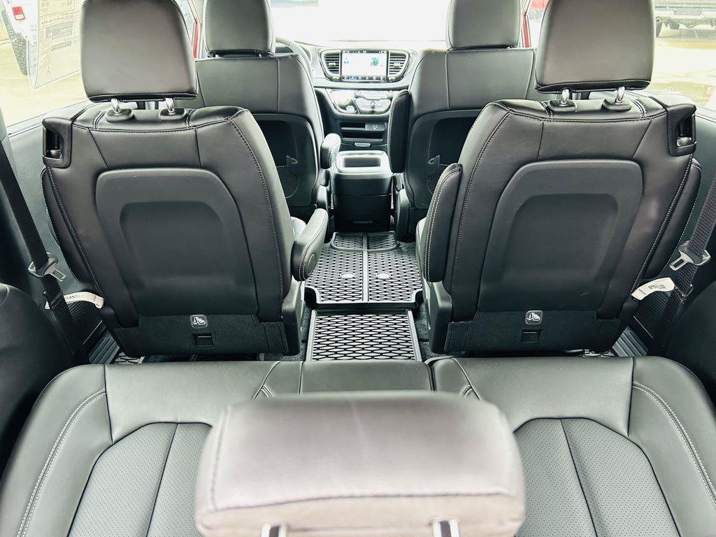 New 2026 Chrysler Voyager LX FWD image 30