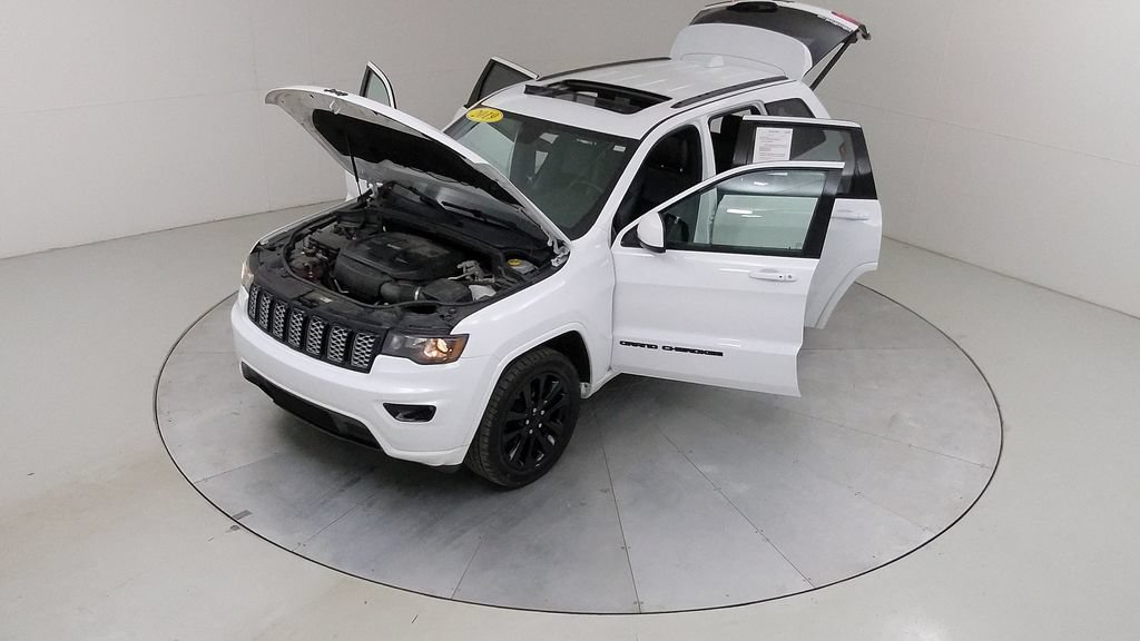 Used 2019 Jeep Grand Cherokee Altitude AWD/4WD image 41