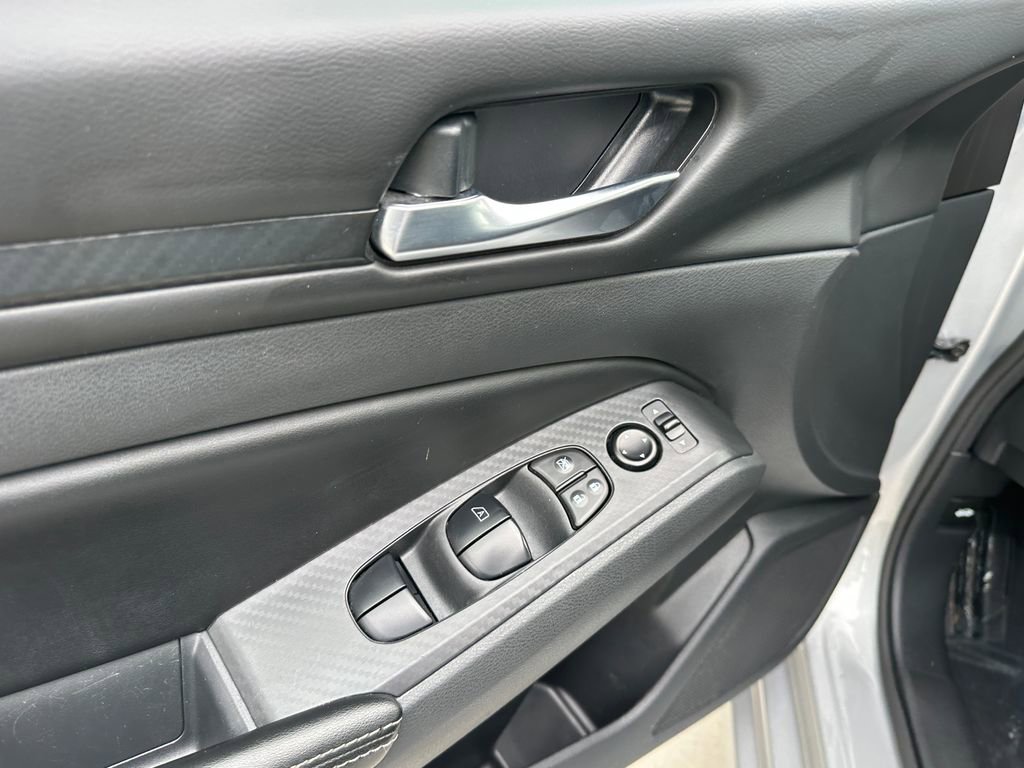 Used 2024 Nissan Altima 2.5 SV image 23