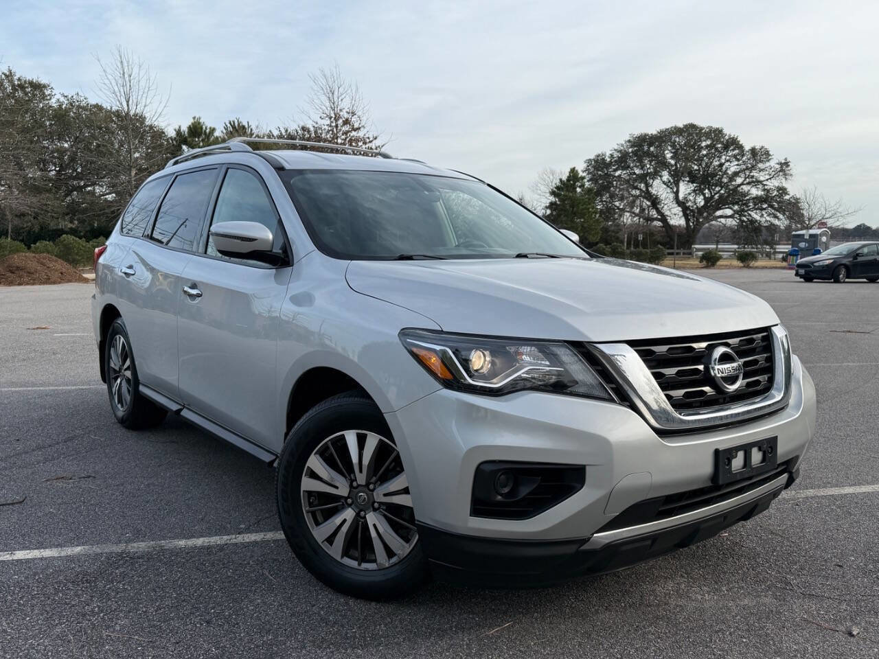 Used 2017 Nissan Pathfinder S image 4