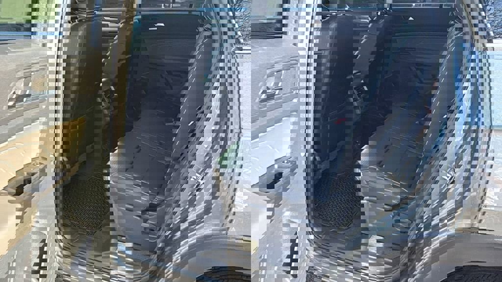 Used 2021 Volkswagen Atlas Cross Sport SE image 20