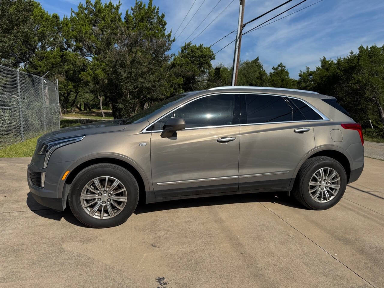 Used 2017 Cadillac XT5 Luxury w/ Driver Awareness Package FWD image 7