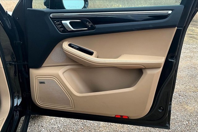 Used 2022 Porsche Macan image 28