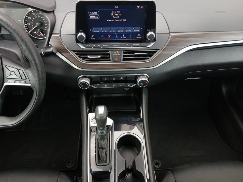 Used 2024 Nissan Altima 2.5 SV FWD image 3