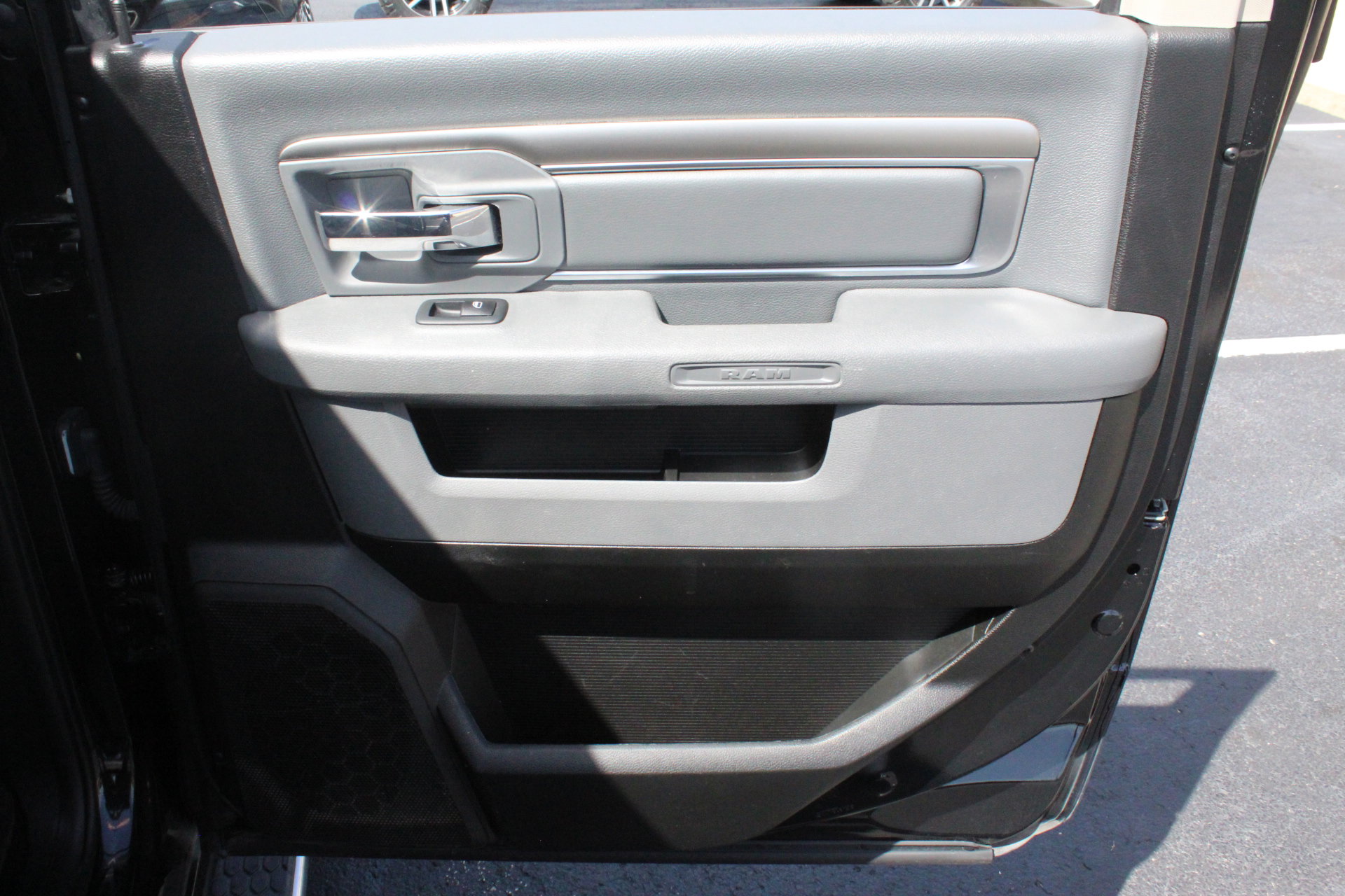 Used 2020 RAM 1500 Classic SLT w/ Luxury Group RWD image 29