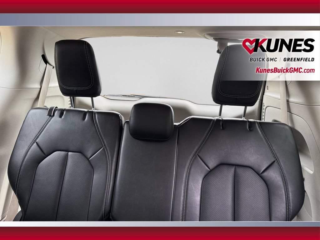 Used 2024 Chrysler Pacifica Touring-L FWD image 15