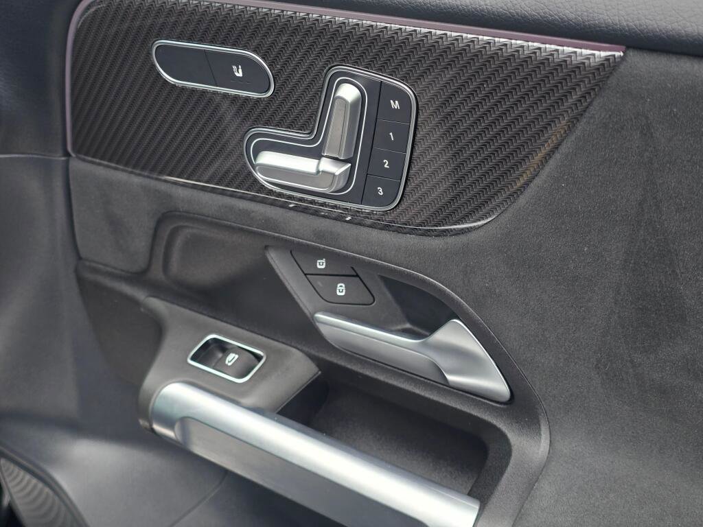 Used 2022 Mercedes-Benz GLB 35 AMG 4MATIC image 28