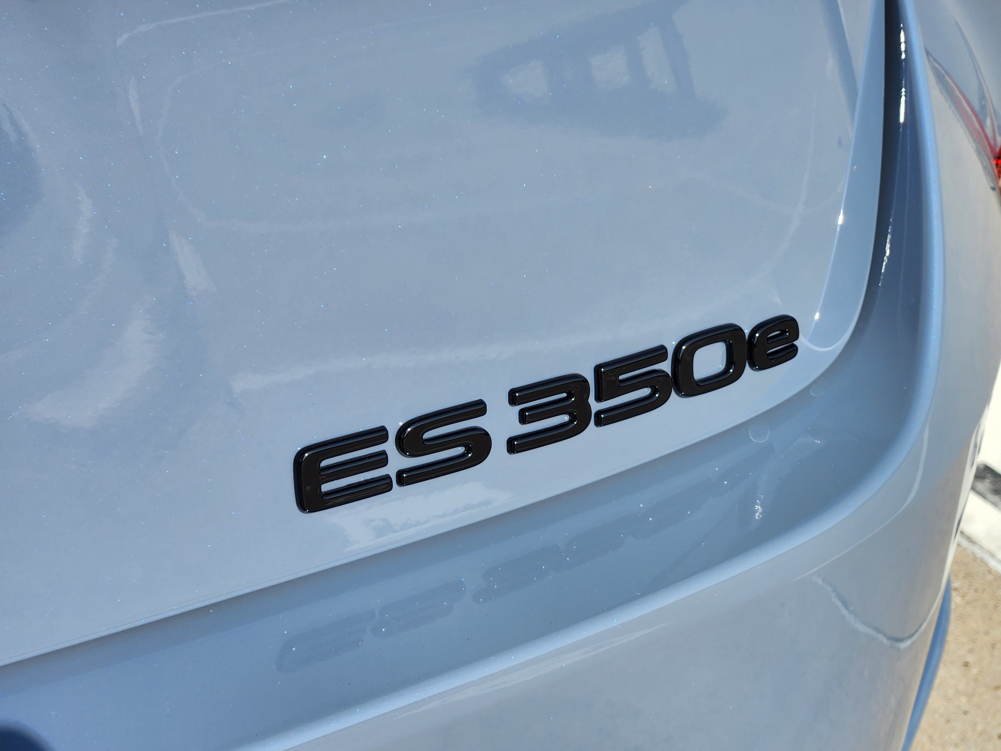 New 2026 Lexus ES 350e FWD image 9