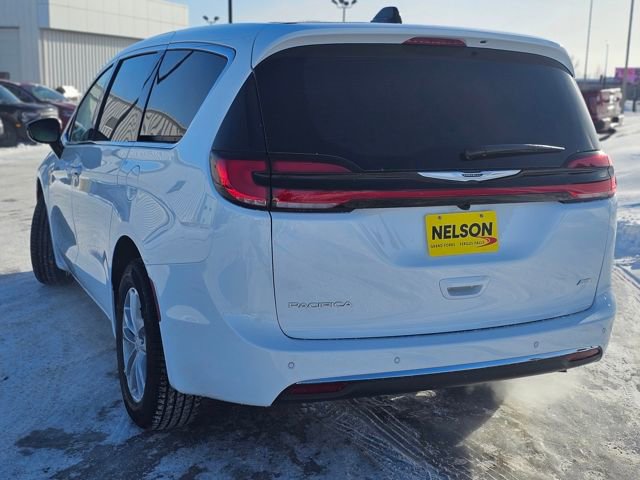 New 2026 Chrysler Pacifica Select AWD/4WD image 3