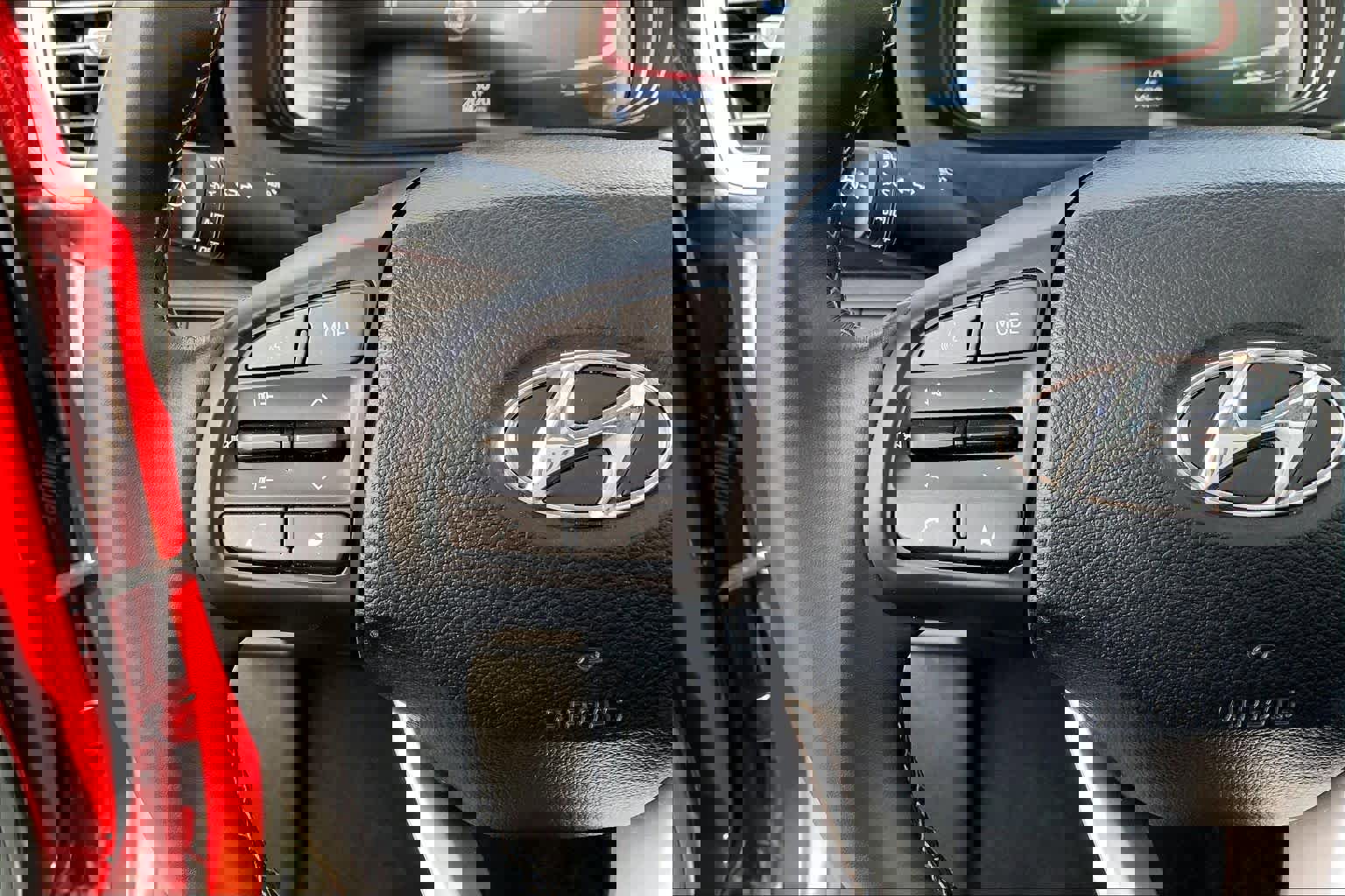 Used 2025 Hyundai Venue SEL image 23