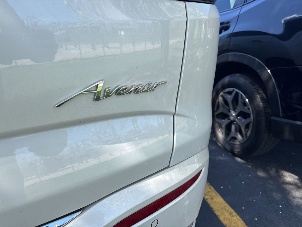 Used 2023 Buick Enclave Avenir image 13