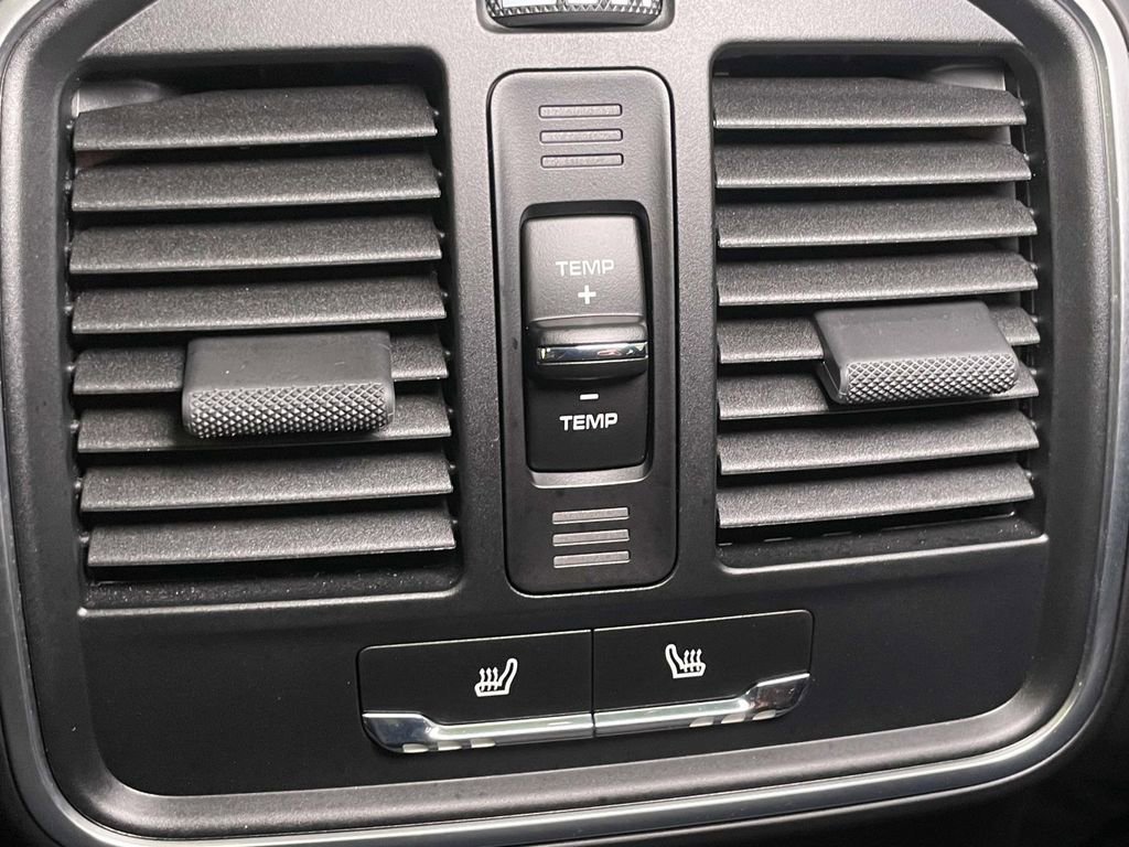 Certified 2025 Porsche Macan AWD/4WD image 25
