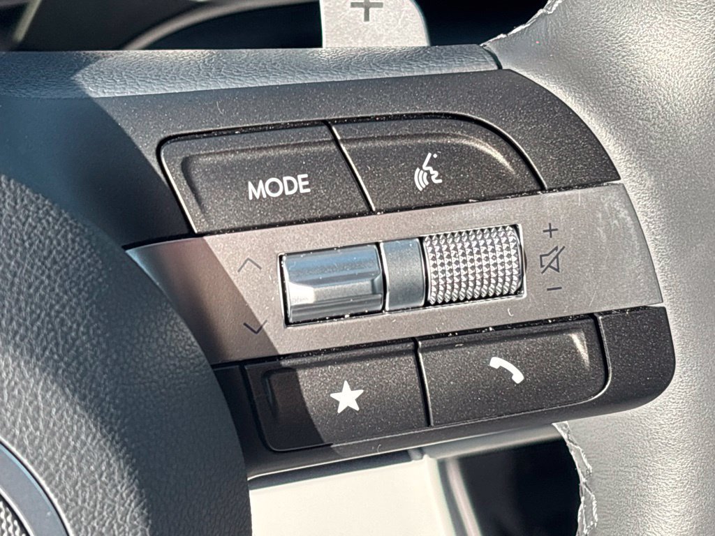 Used 2024 Hyundai Kona Limited FWD image 29