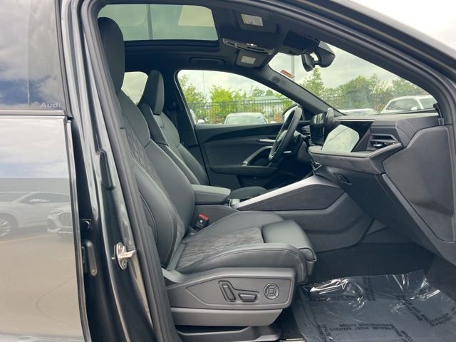 Used 2025 Audi SQ5 Premium Plus w/ Premium Plus Package image 31