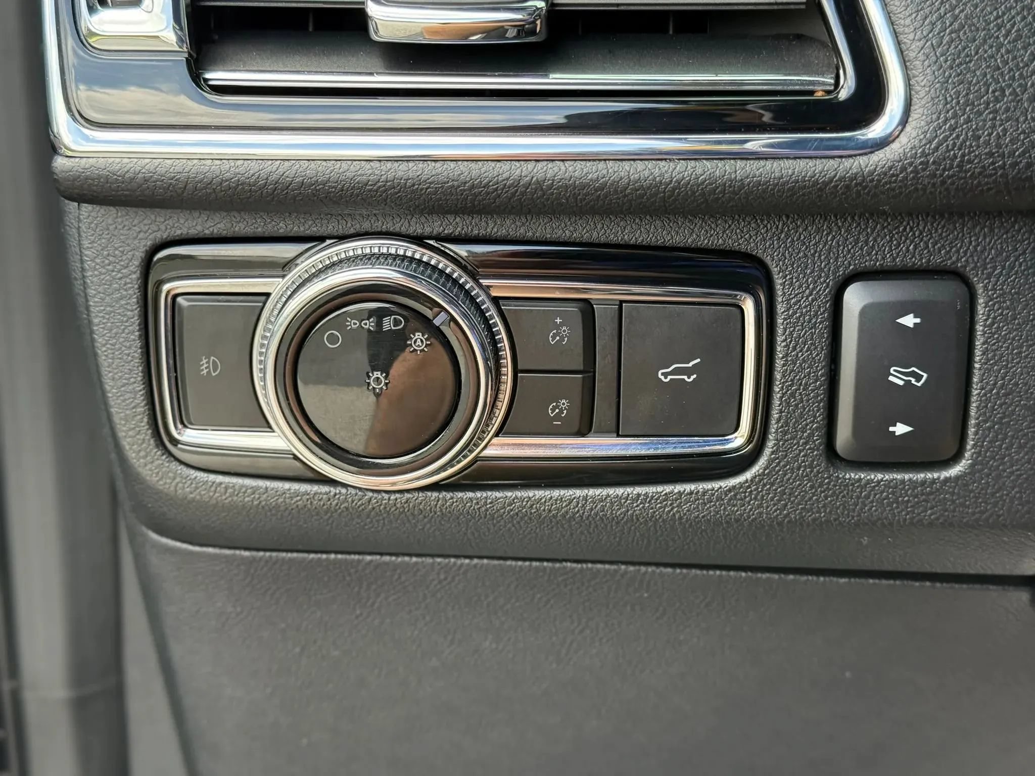 Used 2021 Lincoln Navigator L Reserve AWD/4WD image 22