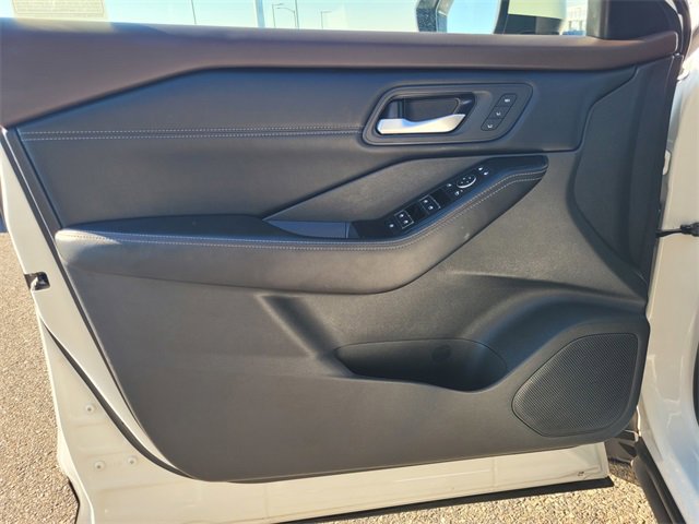 Used 2023 Nissan Rogue SL w/ SL Premium Package image 18