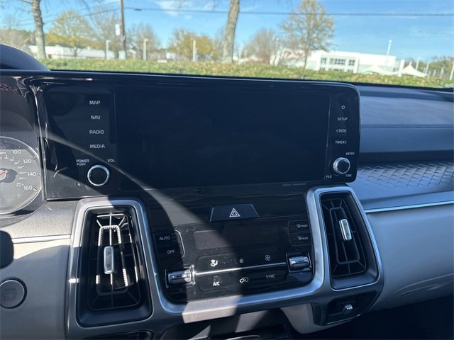 Certified 2022 Kia Sorento S w/ Panoramic Sunroof Package image 11