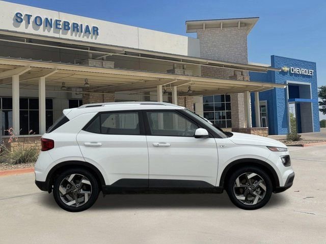 Used 2024 Hyundai Venue SEL image 4