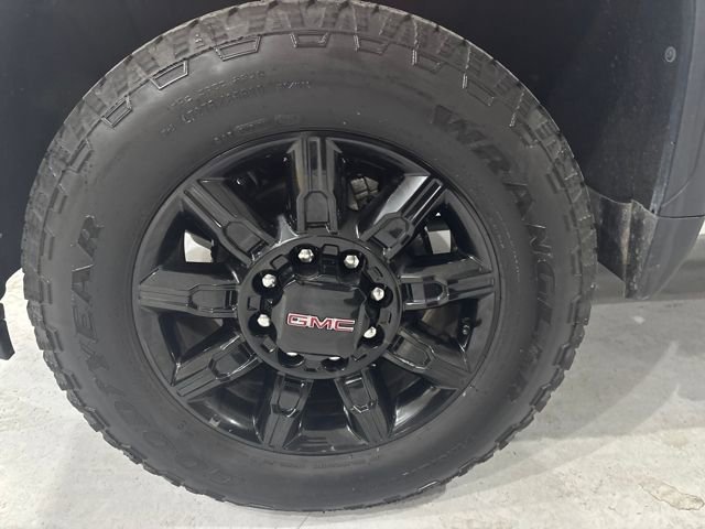 Used 2025 GMC Sierra 2500 AT4 image 29