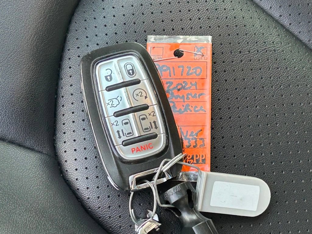 Used 2024 Chrysler Pacifica Touring-L FWD image 44