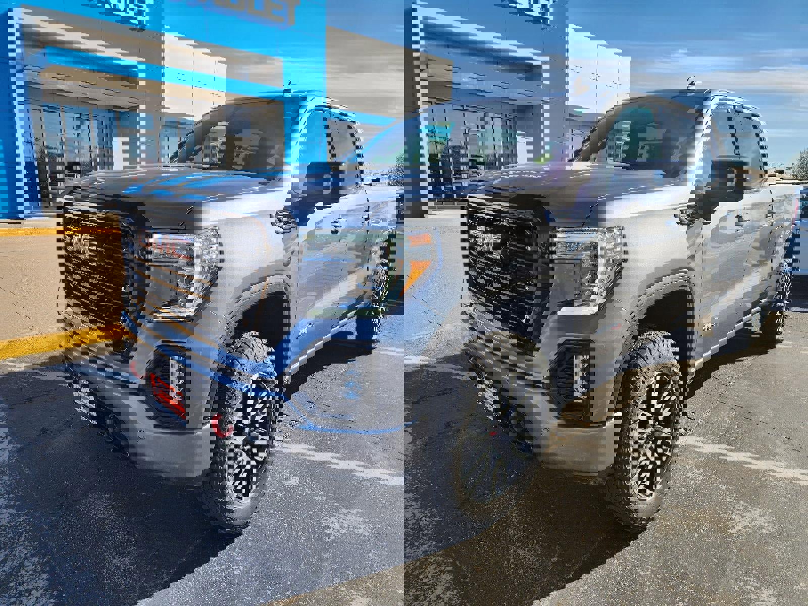 Used 2021 GMC Sierra 1500 AT4 w/ AT4 Value Package image 3