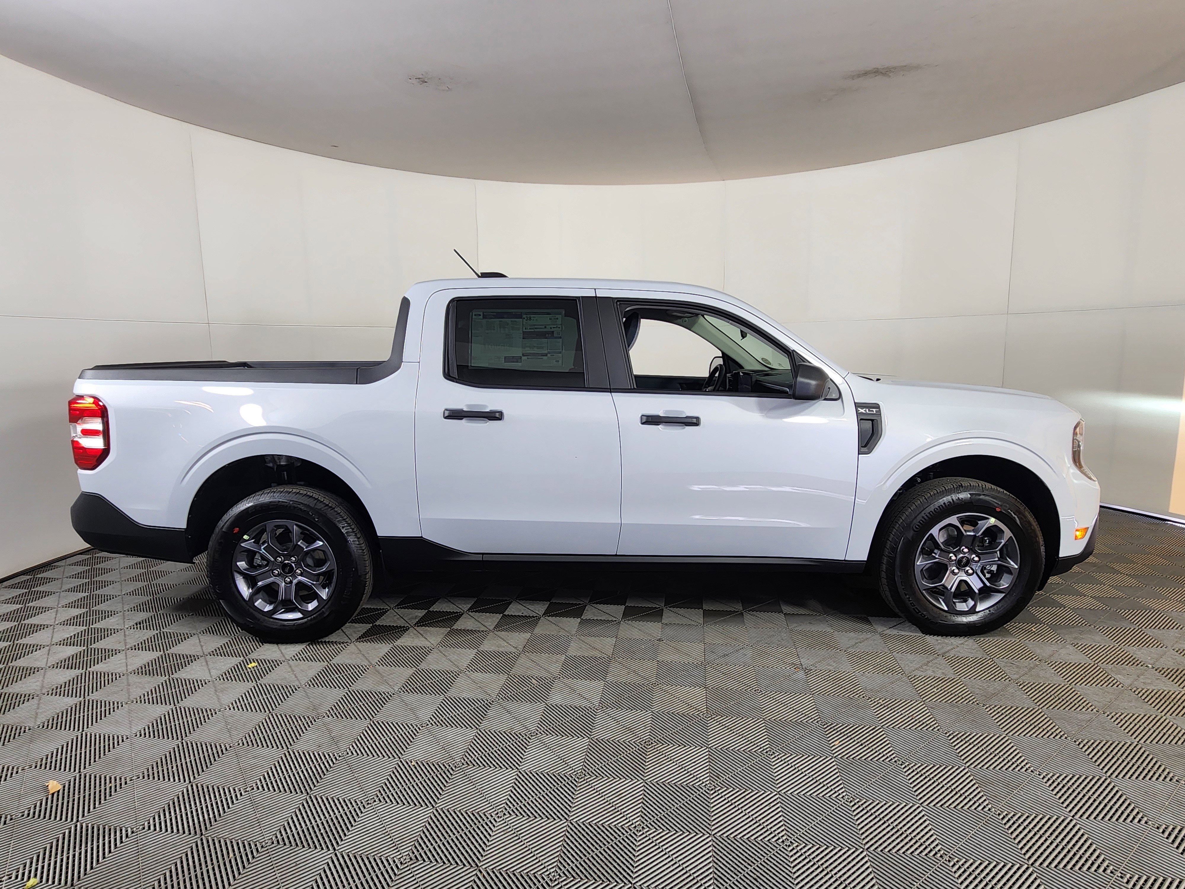 New 2025 Ford Maverick XLT image 8