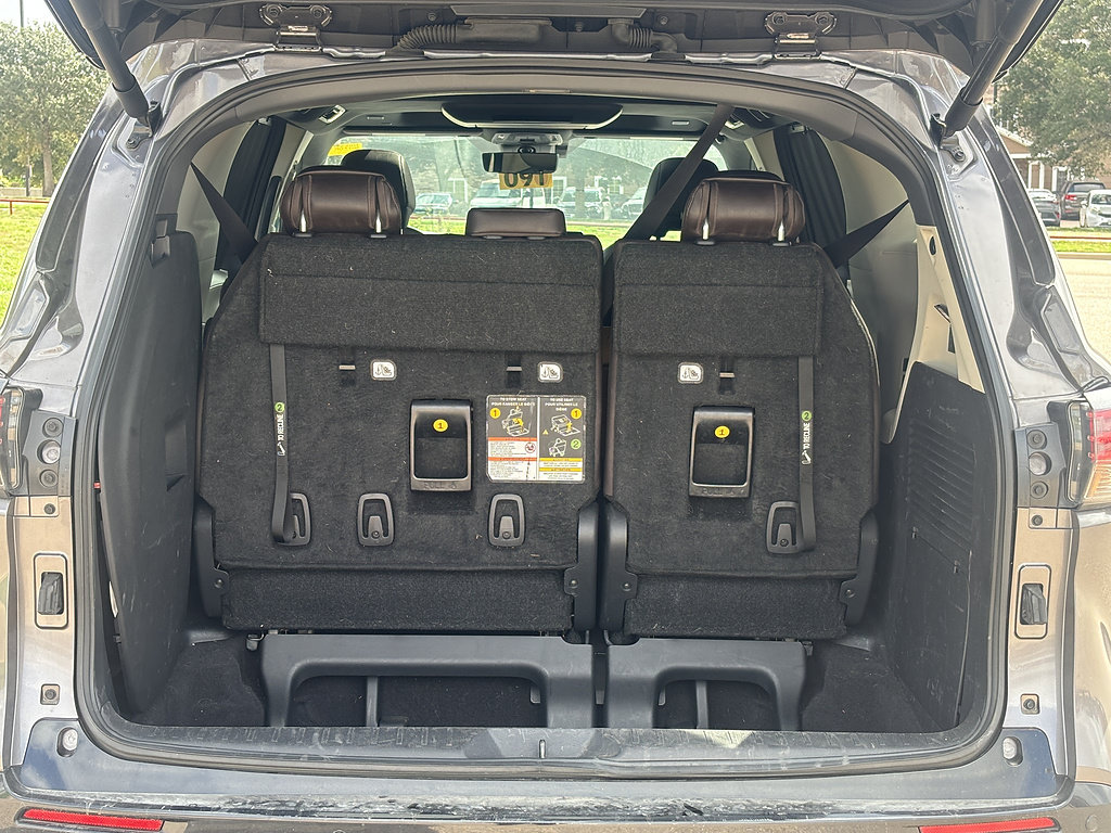 Used 2024 Toyota Sienna Platinum AWD/4WD image 6