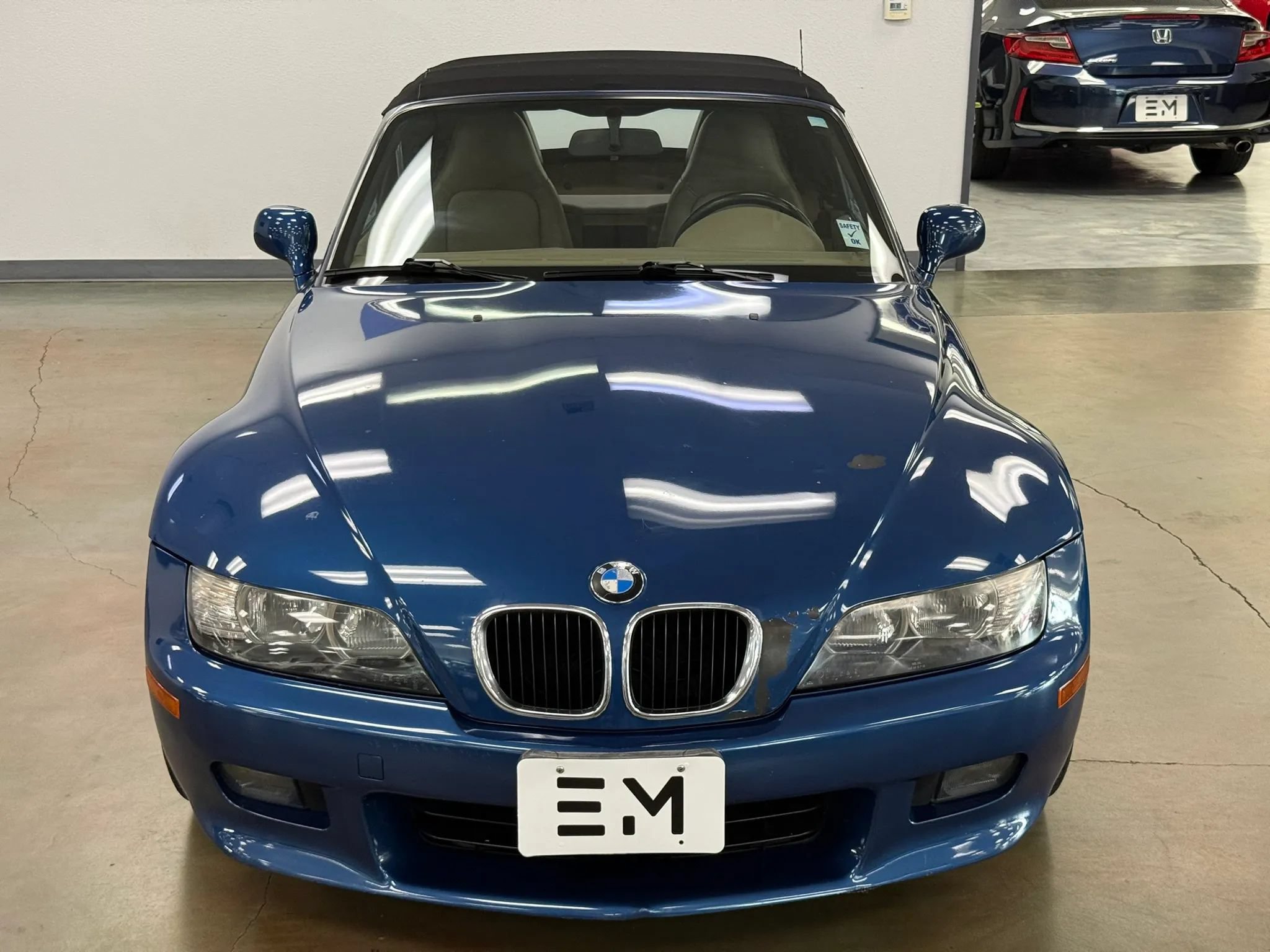 Used 2000 BMW Z3 2.5i RWD image 3
