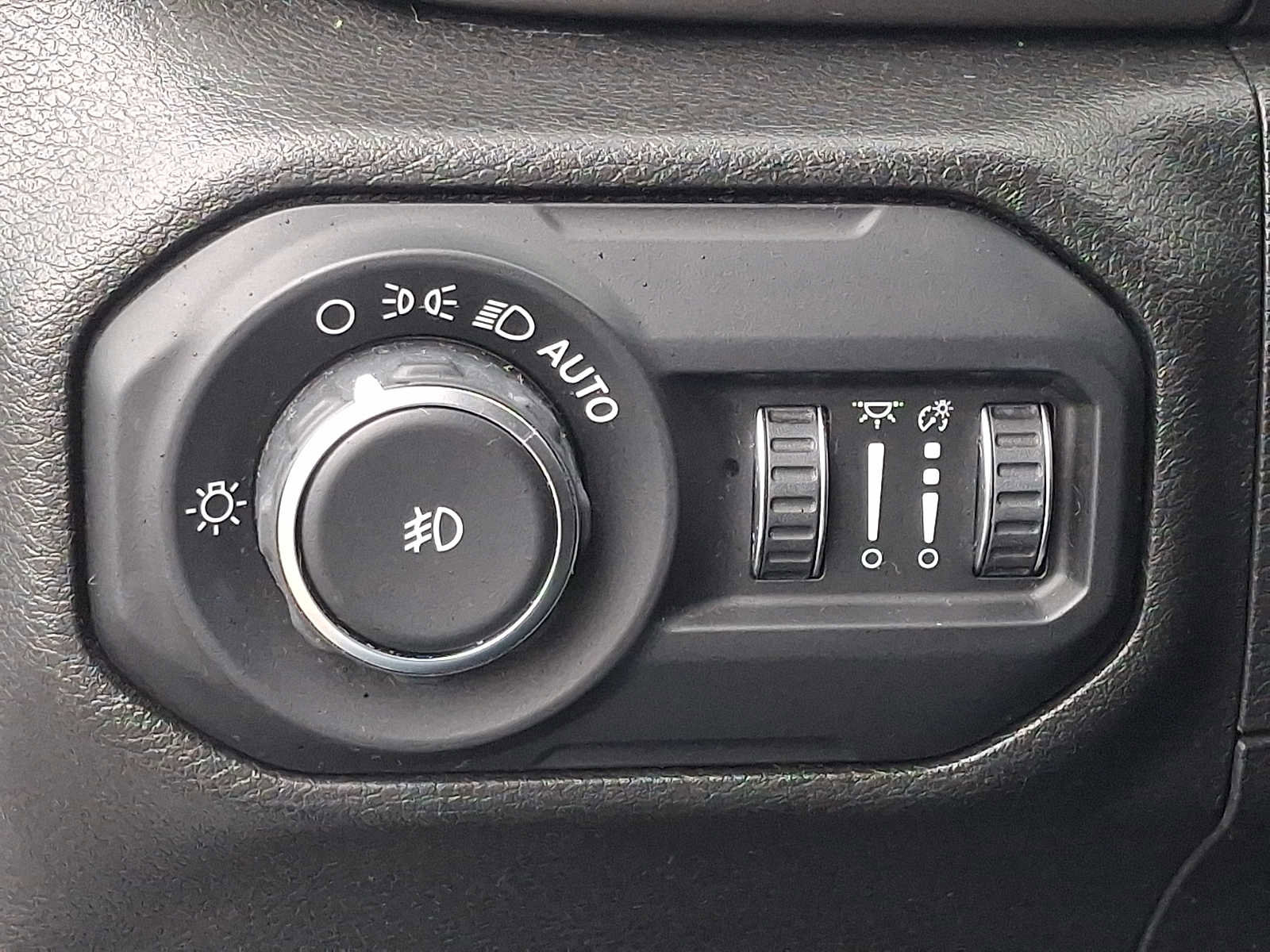 Used 2019 Jeep Wrangler Sport image 26