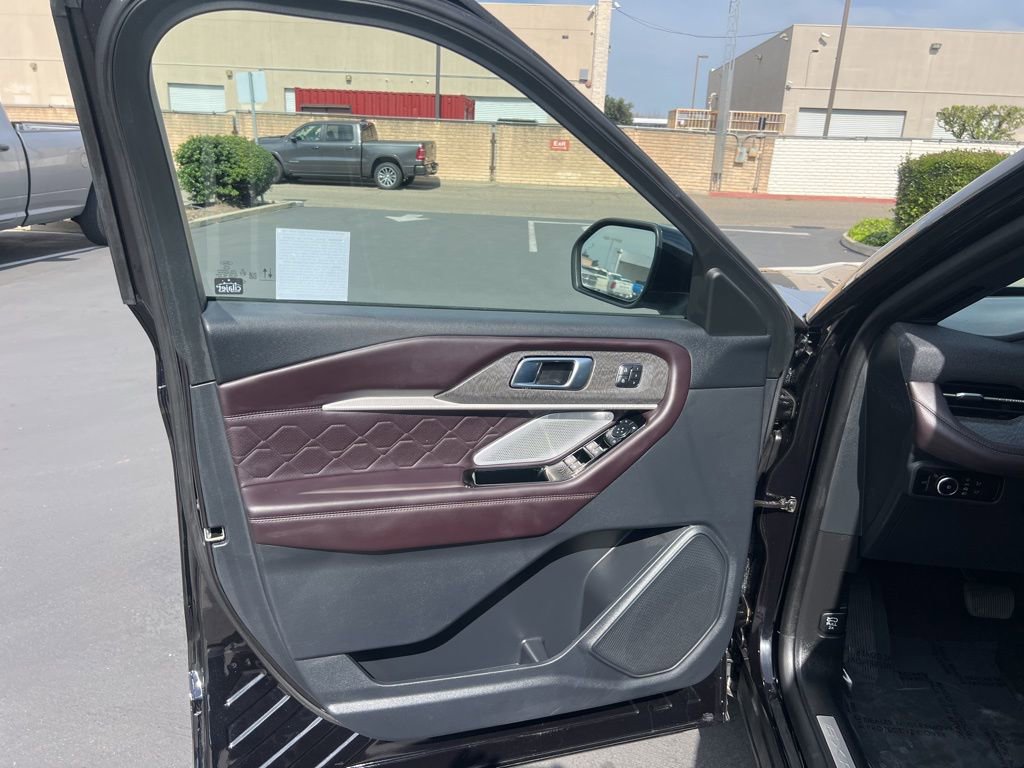 Used 2025 Ford Explorer Platinum w/ LUX Leather Package image 19