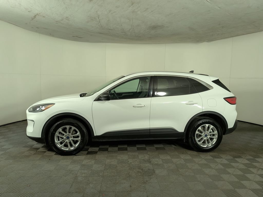Used 2022 Ford Escape SE image 3