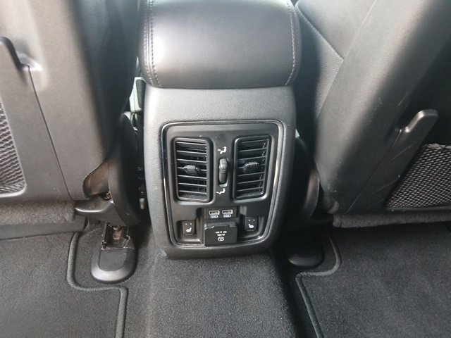 Used 2019 Jeep Grand Cherokee Limited w/ Luxury Group II AWD/4WD image 18