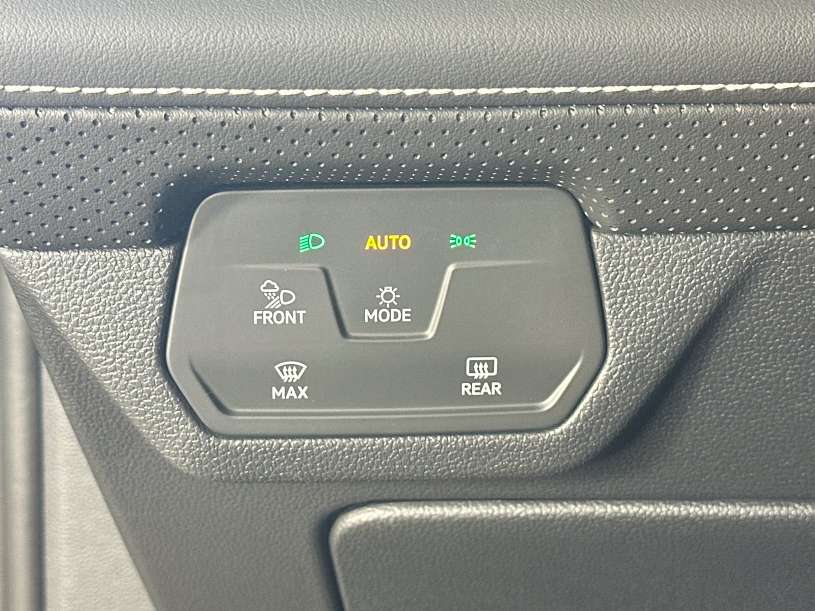 Used 2025 Volkswagen Atlas SE AWD/4WD image 26
