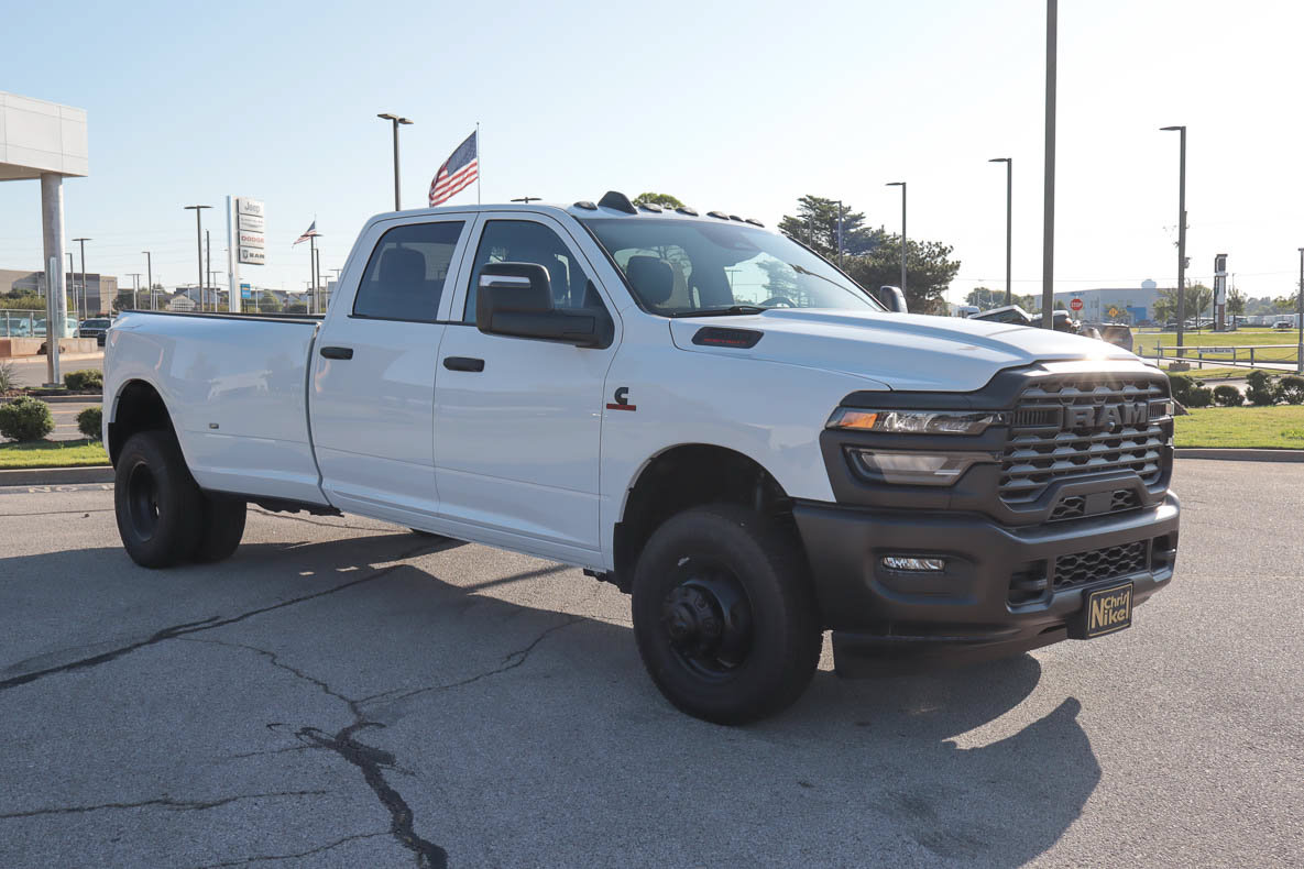 New 2027 RAM 3500 Tradesman AWD/4WD image 3