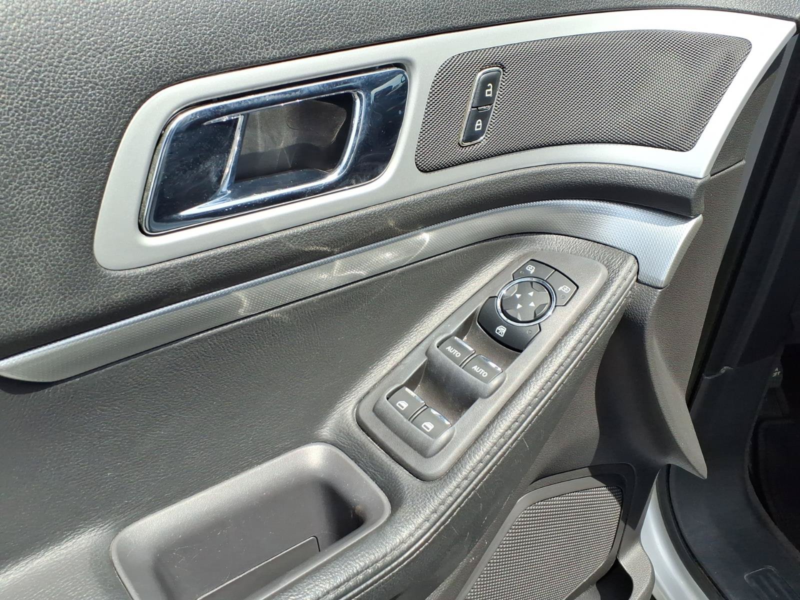 Used 2013 Ford Explorer XLT FWD image 11