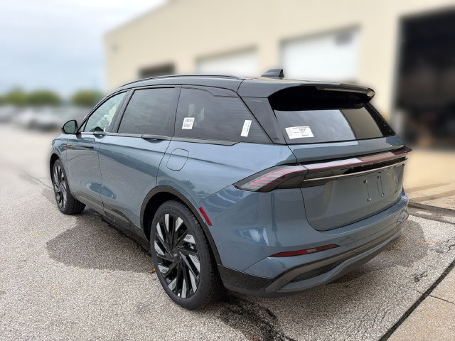 New 2026 Lincoln Nautilus Reserve w/ Jet Appearance Package AWD/4WD image 9